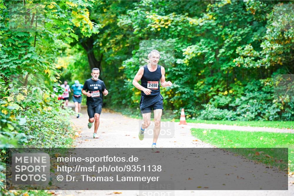 12.10.2025 - Bramfelder Halbmarathon 2025 Dr. Thomas Lammeyer http://msf.ph/oto/9351138 12.10.2025 10:37:43 Laufen 2432, 2498 meine-sportfotos.de