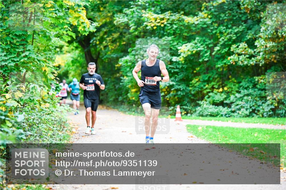 12.10.2025 - Bramfelder Halbmarathon 2025 Dr. Thomas Lammeyer http://msf.ph/oto/9351139 12.10.2025 10:37:43 Laufen 2432, 2498 meine-sportfotos.de