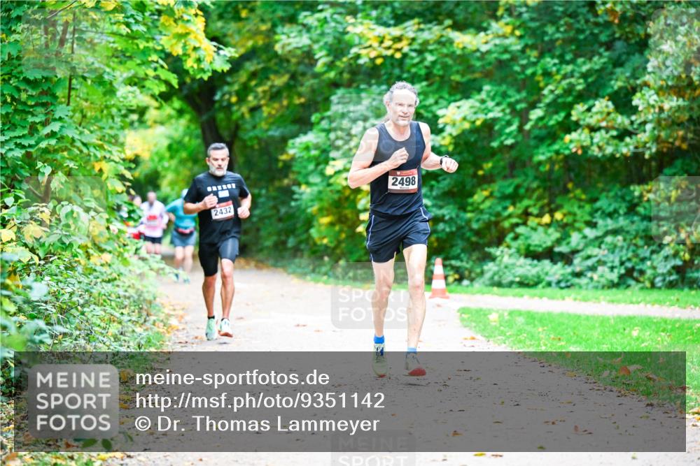 12.10.2025 - Bramfelder Halbmarathon 2025 Dr. Thomas Lammeyer http://msf.ph/oto/9351142 12.10.2025 10:37:44 Laufen 2432, 2498 meine-sportfotos.de