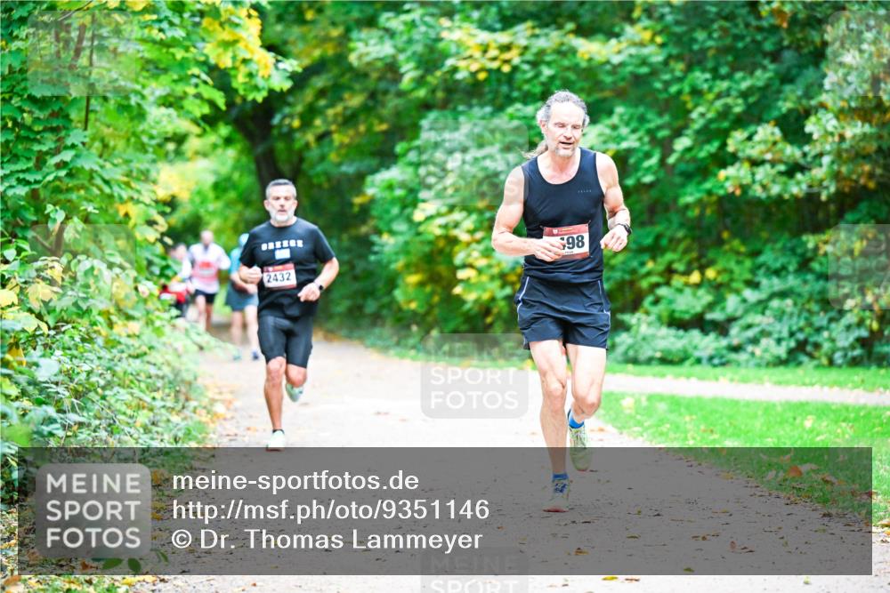 12.10.2025 - Bramfelder Halbmarathon 2025 Dr. Thomas Lammeyer http://msf.ph/oto/9351146 12.10.2025 10:37:44 Laufen 2432, 98 meine-sportfotos.de
