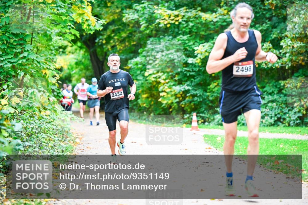 12.10.2025 - Bramfelder Halbmarathon 2025 Dr. Thomas Lammeyer http://msf.ph/oto/9351149 12.10.2025 10:37:45 Laufen 2498, 2432 meine-sportfotos.de