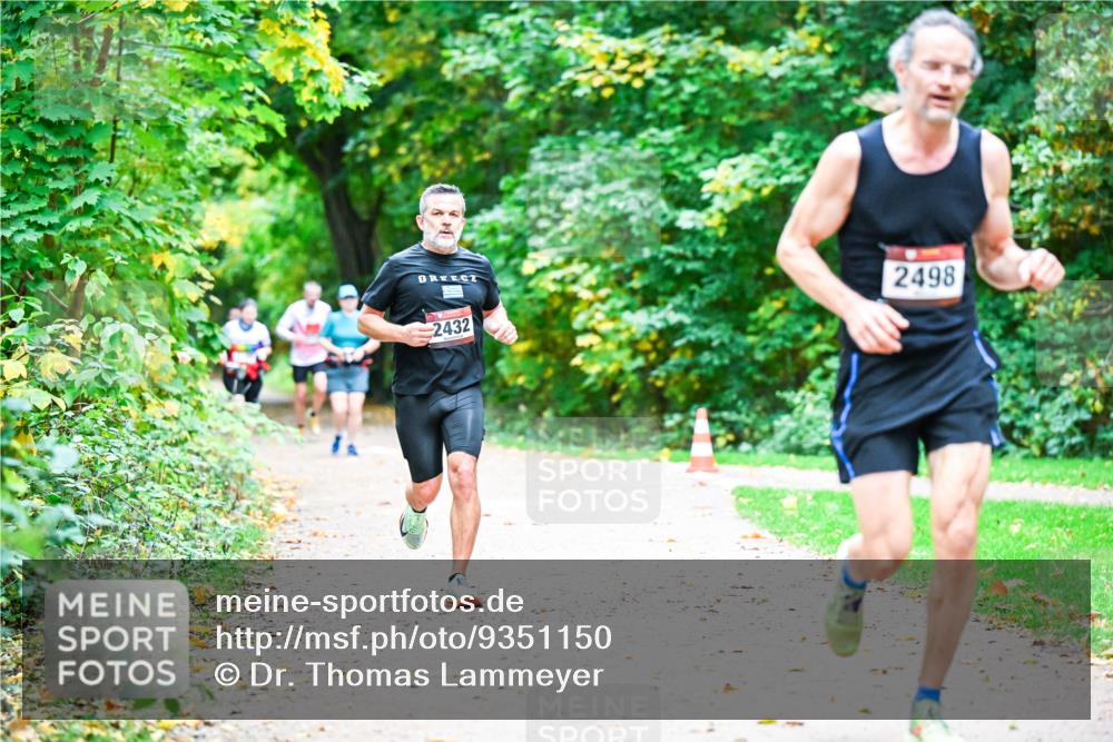 12.10.2025 - Bramfelder Halbmarathon 2025 Dr. Thomas Lammeyer http://msf.ph/oto/9351150 12.10.2025 10:37:45 Laufen 2432, 2498 meine-sportfotos.de