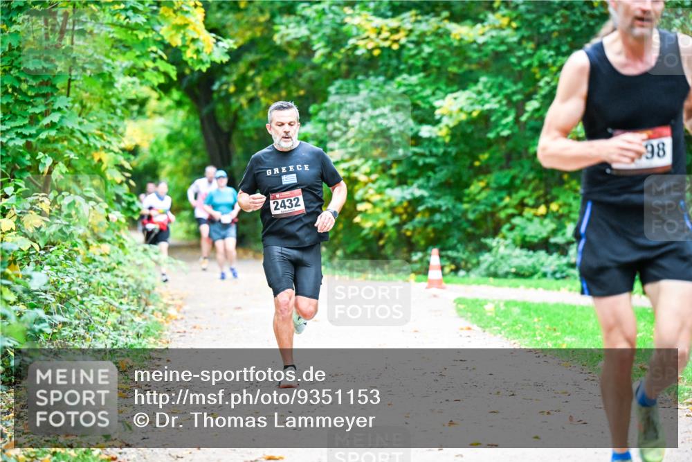 12.10.2025 - Bramfelder Halbmarathon 2025 Dr. Thomas Lammeyer http://msf.ph/oto/9351153 12.10.2025 10:37:45 Laufen 2432, 98 meine-sportfotos.de