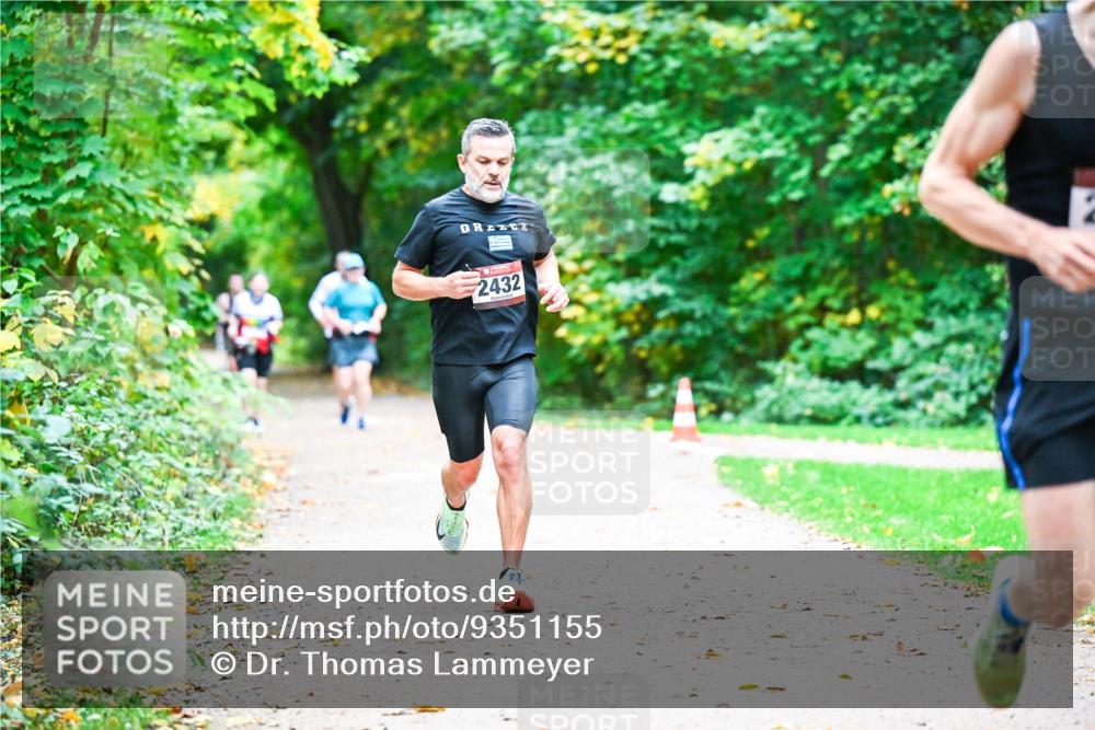 12.10.2025 - Bramfelder Halbmarathon 2025 Dr. Thomas Lammeyer http://msf.ph/oto/9351155 12.10.2025 10:37:46 Laufen 2432 meine-sportfotos.de