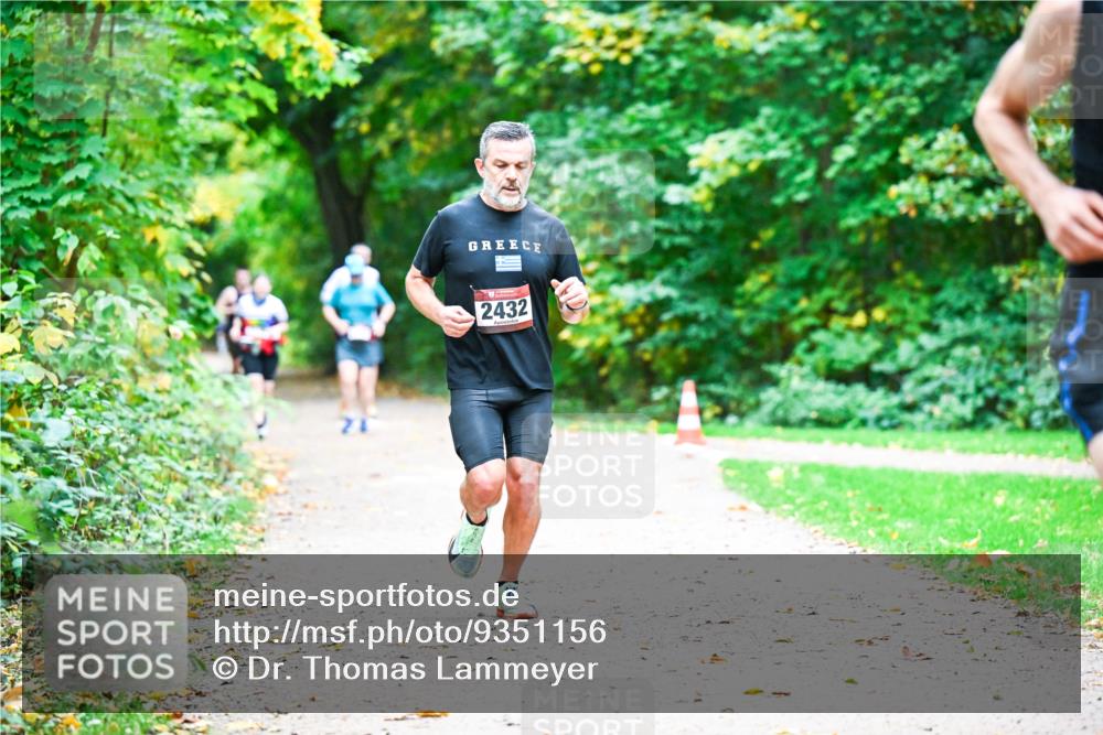 12.10.2025 - Bramfelder Halbmarathon 2025 Dr. Thomas Lammeyer http://msf.ph/oto/9351156 12.10.2025 10:37:46 Laufen 2432 meine-sportfotos.de