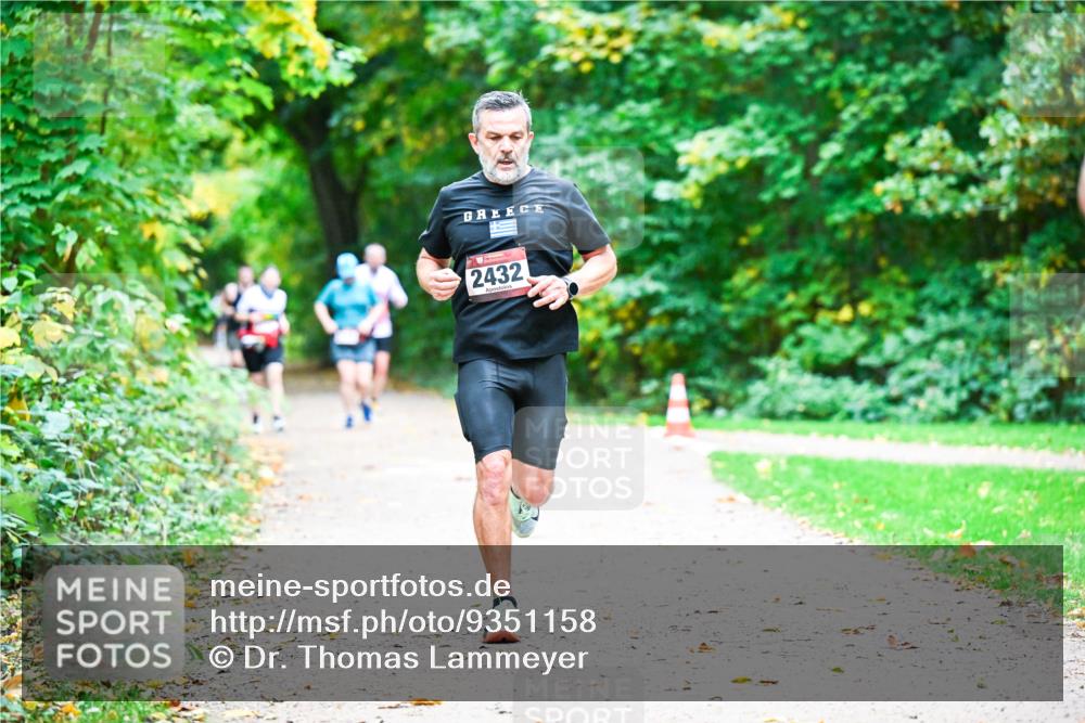 12.10.2025 - Bramfelder Halbmarathon 2025 Dr. Thomas Lammeyer http://msf.ph/oto/9351158 12.10.2025 10:37:46 Laufen 2432 meine-sportfotos.de