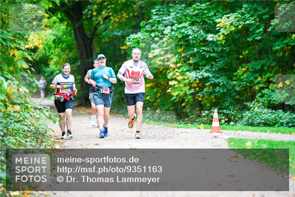 12.10.2025 - Bramfelder Halbmarathon 2025 Dr. Thomas Lammeyer http://msf.ph/oto/9351163 12.10.2025 10:37:49 Laufen 2198, 2195, 755 meine-sportfotos.de