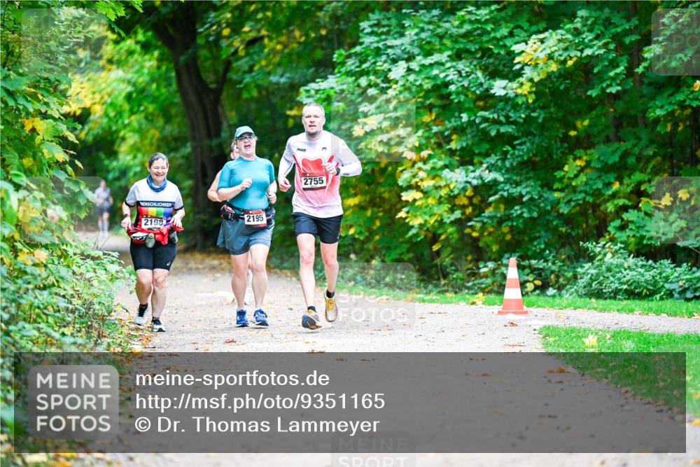 12.10.2025 - Bramfelder Halbmarathon 2025 Dr. Thomas Lammeyer http://msf.ph/oto/9351165 12.10.2025 10:37:49 Laufen 2198, 2195, 2755 meine-sportfotos.de