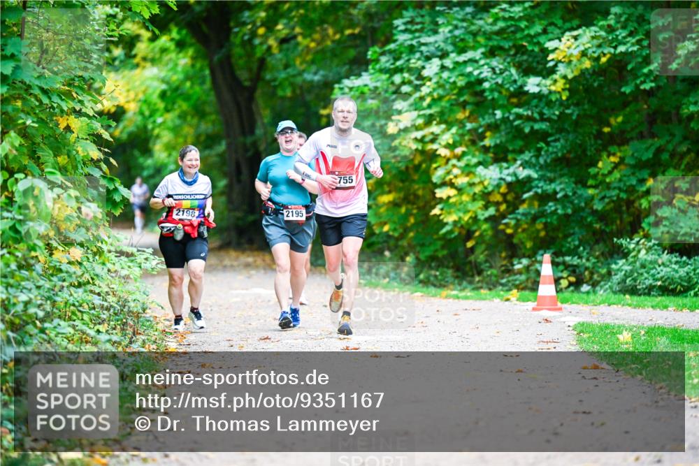 12.10.2025 - Bramfelder Halbmarathon 2025 Dr. Thomas Lammeyer http://msf.ph/oto/9351167 12.10.2025 10:37:50 Laufen 2198, 2195, 755 meine-sportfotos.de