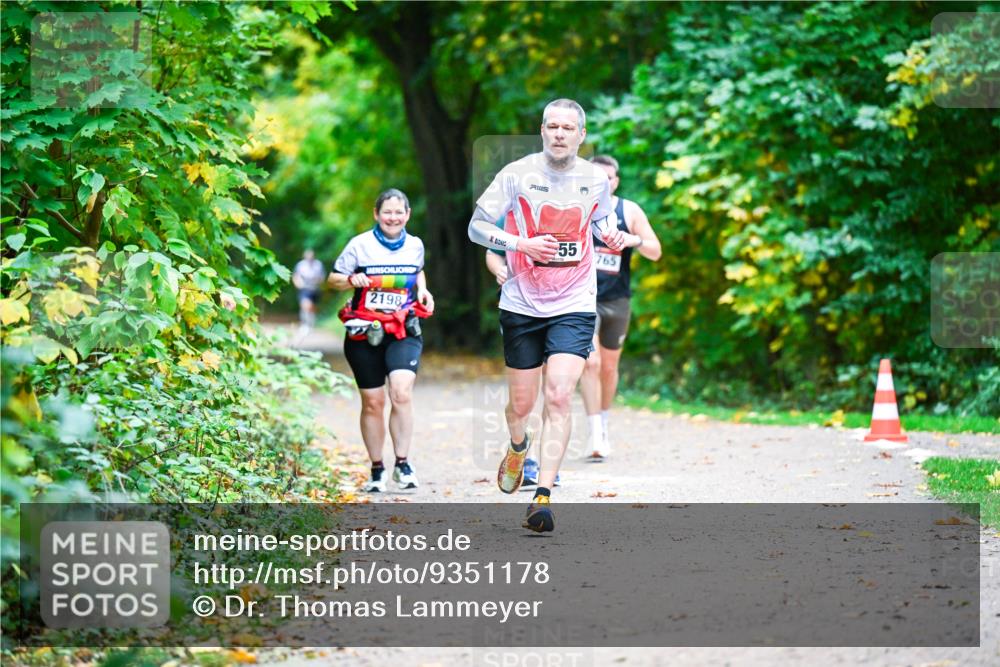12.10.2025 - Bramfelder Halbmarathon 2025 Dr. Thomas Lammeyer http://msf.ph/oto/9351178 12.10.2025 10:37:51 Laufen 2198, 55, 765 meine-sportfotos.de