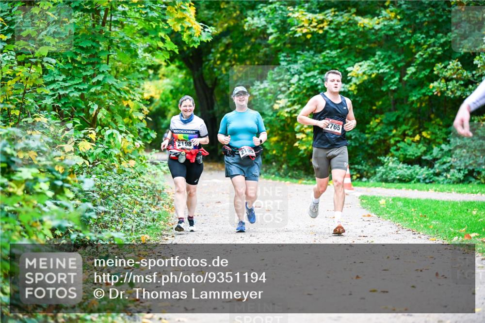 12.10.2025 - Bramfelder Halbmarathon 2025 Dr. Thomas Lammeyer http://msf.ph/oto/9351194 12.10.2025 10:37:54 Laufen 2198, 2195, 2765 meine-sportfotos.de
