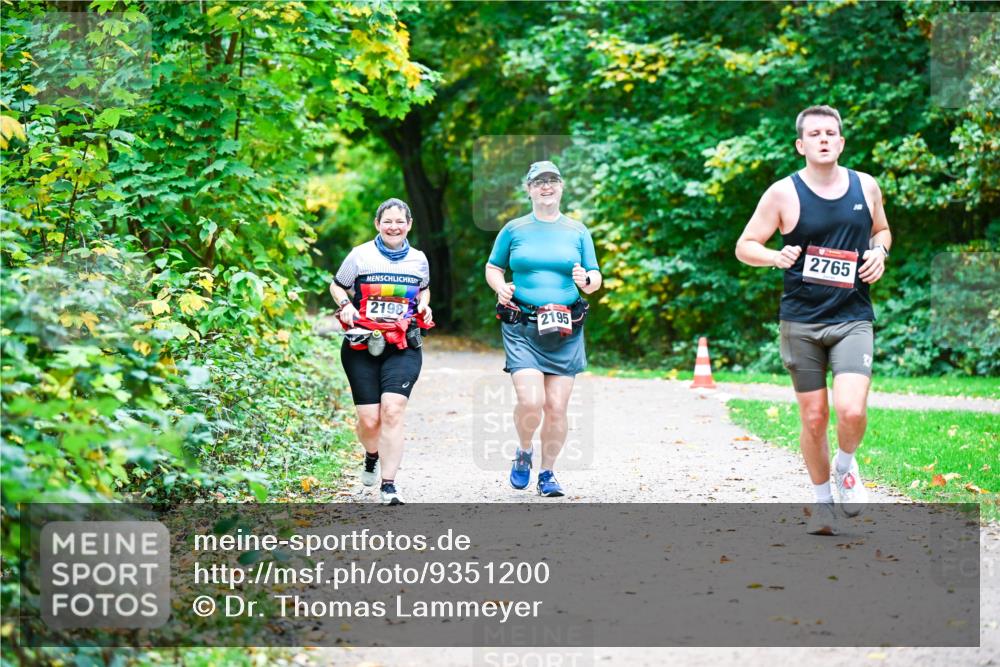 12.10.2025 - Bramfelder Halbmarathon 2025 Dr. Thomas Lammeyer http://msf.ph/oto/9351200 12.10.2025 10:37:56 Laufen 2198, 2195, 2765 meine-sportfotos.de