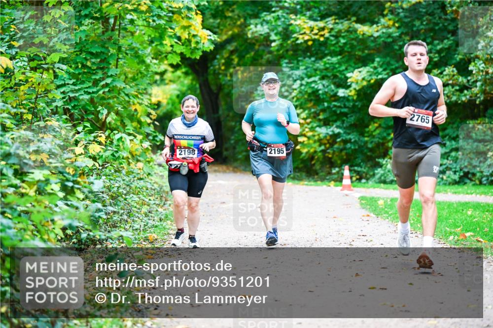 12.10.2025 - Bramfelder Halbmarathon 2025 Dr. Thomas Lammeyer http://msf.ph/oto/9351201 12.10.2025 10:37:56 Laufen 2198, 2195, 2765 meine-sportfotos.de