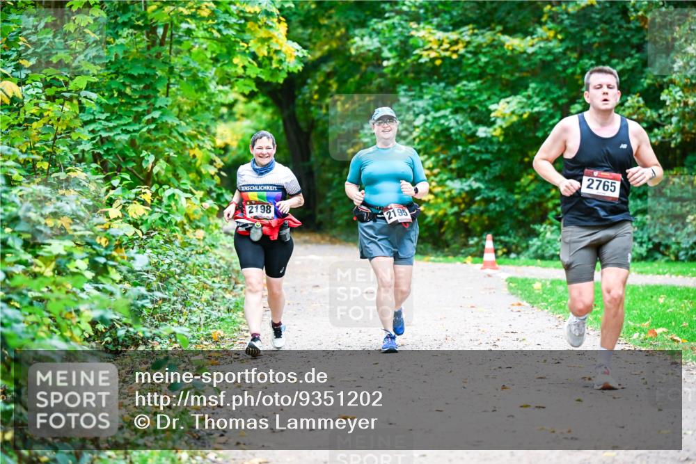 12.10.2025 - Bramfelder Halbmarathon 2025 Dr. Thomas Lammeyer http://msf.ph/oto/9351202 12.10.2025 10:37:56 Laufen 2198, 2195, 2765 meine-sportfotos.de