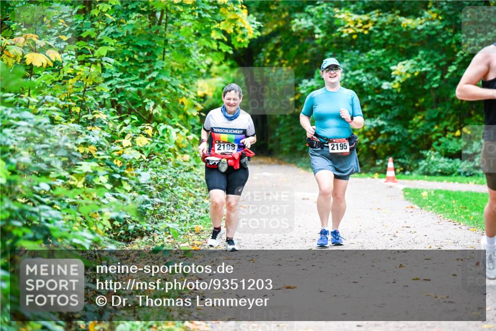 12.10.2025 - Bramfelder Halbmarathon 2025 Dr. Thomas Lammeyer http://msf.ph/oto/9351203 12.10.2025 10:37:56 Laufen 2198, 2195 meine-sportfotos.de