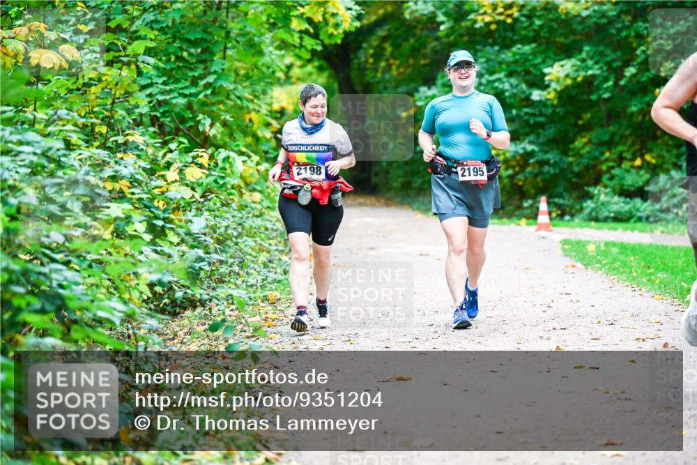 12.10.2025 - Bramfelder Halbmarathon 2025 Dr. Thomas Lammeyer http://msf.ph/oto/9351204 12.10.2025 10:37:56 Laufen 2198, 2195 meine-sportfotos.de