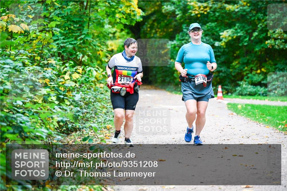 12.10.2025 - Bramfelder Halbmarathon 2025 Dr. Thomas Lammeyer http://msf.ph/oto/9351208 12.10.2025 10:37:57 Laufen 2198, 2195 meine-sportfotos.de