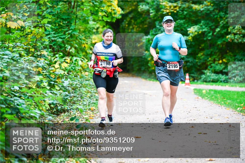 12.10.2025 - Bramfelder Halbmarathon 2025 Dr. Thomas Lammeyer http://msf.ph/oto/9351209 12.10.2025 10:37:57 Laufen 2198, 2195 meine-sportfotos.de