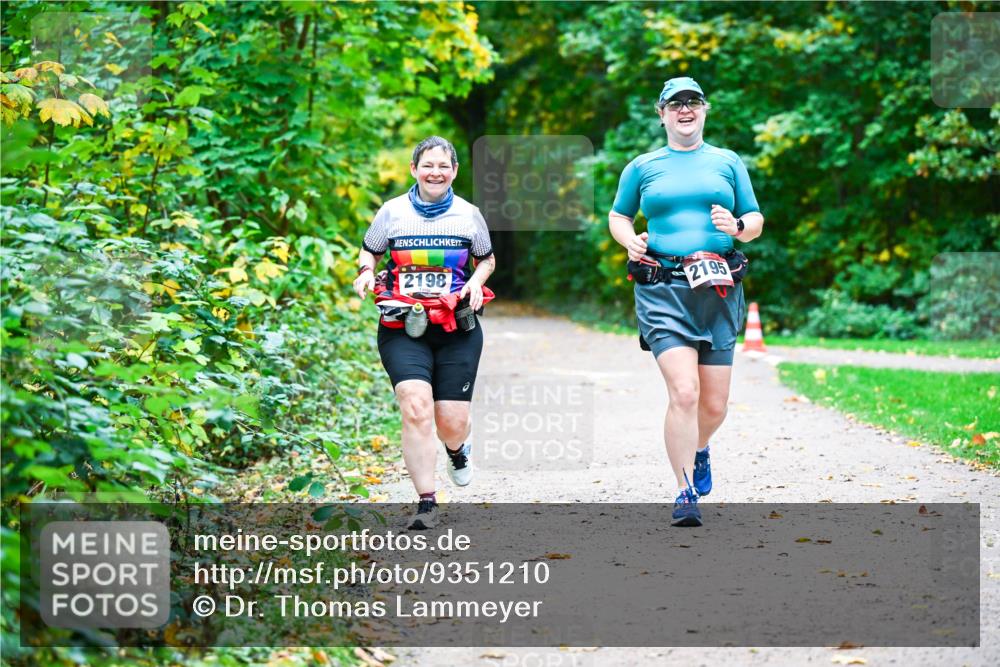 12.10.2025 - Bramfelder Halbmarathon 2025 Dr. Thomas Lammeyer http://msf.ph/oto/9351210 12.10.2025 10:37:57 Laufen 2198, 2195, 0 meine-sportfotos.de
