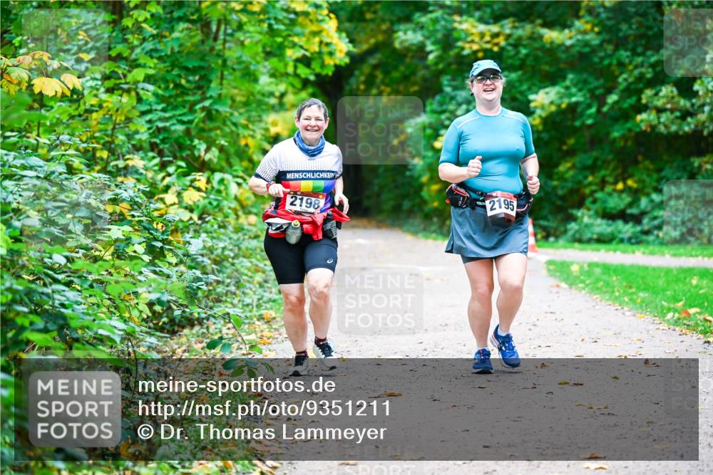 12.10.2025 - Bramfelder Halbmarathon 2025 Dr. Thomas Lammeyer http://msf.ph/oto/9351211 12.10.2025 10:37:57 Laufen 2198, 2195 meine-sportfotos.de