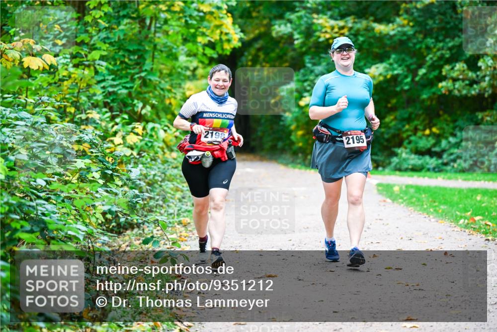 12.10.2025 - Bramfelder Halbmarathon 2025 Dr. Thomas Lammeyer http://msf.ph/oto/9351212 12.10.2025 10:37:58 Laufen 2198, 2195 meine-sportfotos.de