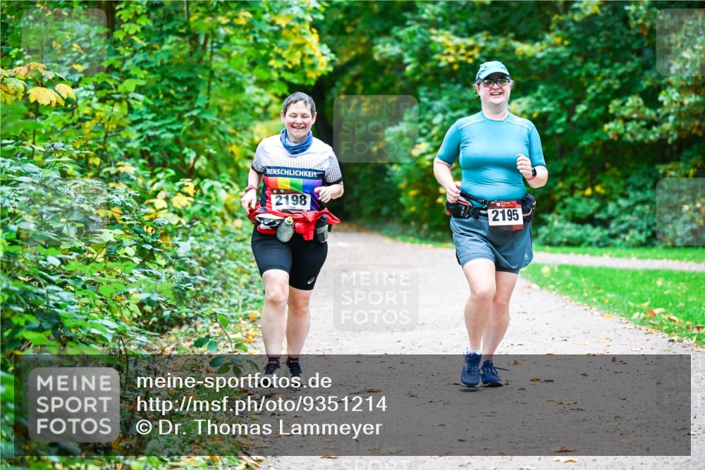 12.10.2025 - Bramfelder Halbmarathon 2025 Dr. Thomas Lammeyer http://msf.ph/oto/9351214 12.10.2025 10:37:58 Laufen 2198, 2195 meine-sportfotos.de