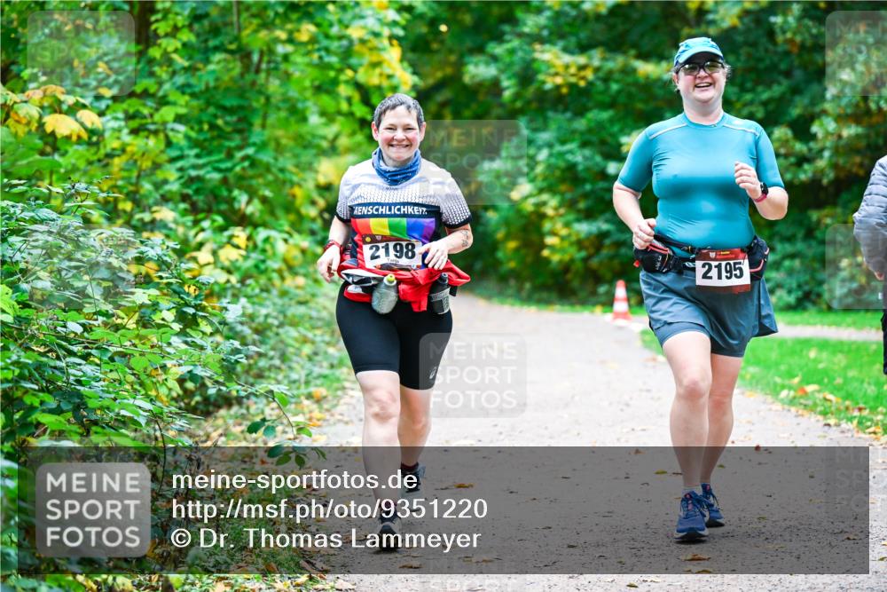 12.10.2025 - Bramfelder Halbmarathon 2025 Dr. Thomas Lammeyer http://msf.ph/oto/9351220 12.10.2025 10:37:59 Laufen 2198, 2195 meine-sportfotos.de