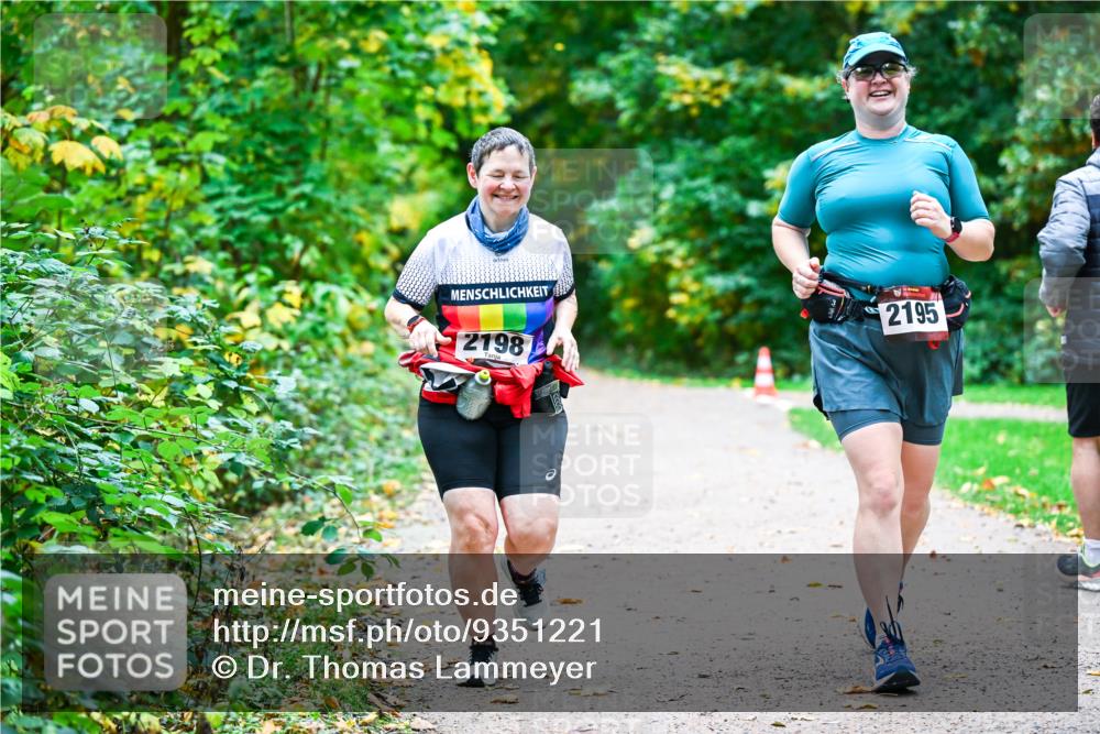 12.10.2025 - Bramfelder Halbmarathon 2025 Dr. Thomas Lammeyer http://msf.ph/oto/9351221 12.10.2025 10:37:59 Laufen 2198, 2195 meine-sportfotos.de