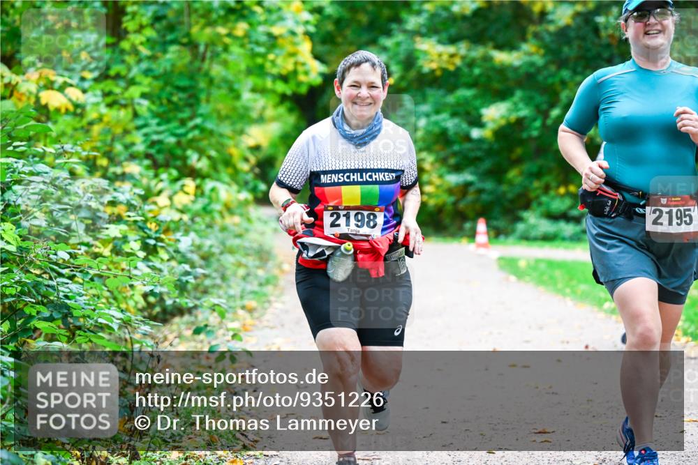12.10.2025 - Bramfelder Halbmarathon 2025 Dr. Thomas Lammeyer http://msf.ph/oto/9351226 12.10.2025 10:37:59 Laufen 2198, 2195 meine-sportfotos.de