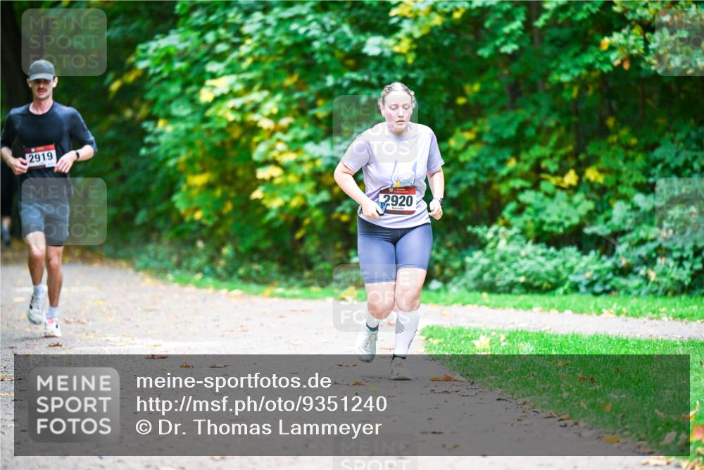 12.10.2025 - Bramfelder Halbmarathon 2025 Dr. Thomas Lammeyer http://msf.ph/oto/9351240 12.10.2025 10:38:21 Laufen 2919, 2920 meine-sportfotos.de