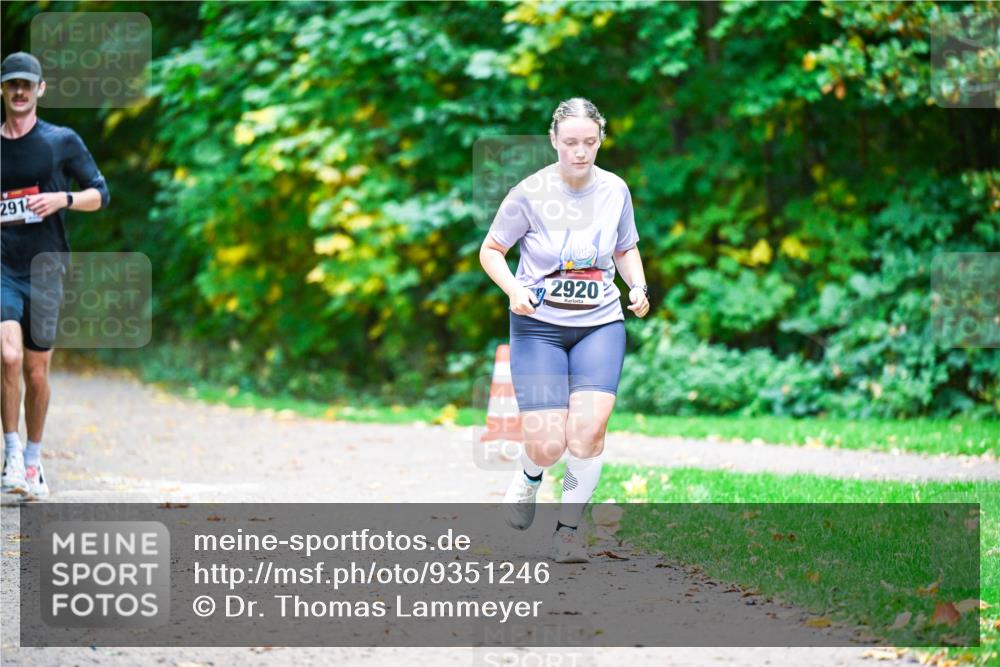 12.10.2025 - Bramfelder Halbmarathon 2025 Dr. Thomas Lammeyer http://msf.ph/oto/9351246 12.10.2025 10:38:22 Laufen 2914, 2920 meine-sportfotos.de