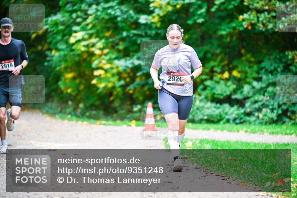12.10.2025 - Bramfelder Halbmarathon 2025 Dr. Thomas Lammeyer http://msf.ph/oto/9351248 12.10.2025 10:38:22 Laufen 2919, 2920 meine-sportfotos.de
