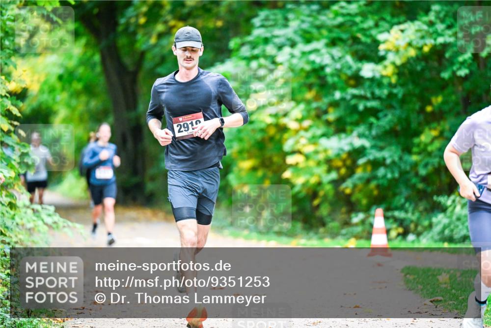 12.10.2025 - Bramfelder Halbmarathon 2025 Dr. Thomas Lammeyer http://msf.ph/oto/9351253 12.10.2025 10:38:24 Laufen 2910 meine-sportfotos.de
