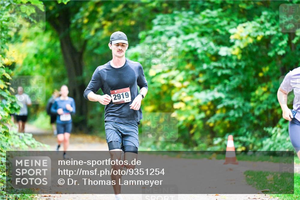 12.10.2025 - Bramfelder Halbmarathon 2025 Dr. Thomas Lammeyer http://msf.ph/oto/9351254 12.10.2025 10:38:24 Laufen 2919 meine-sportfotos.de