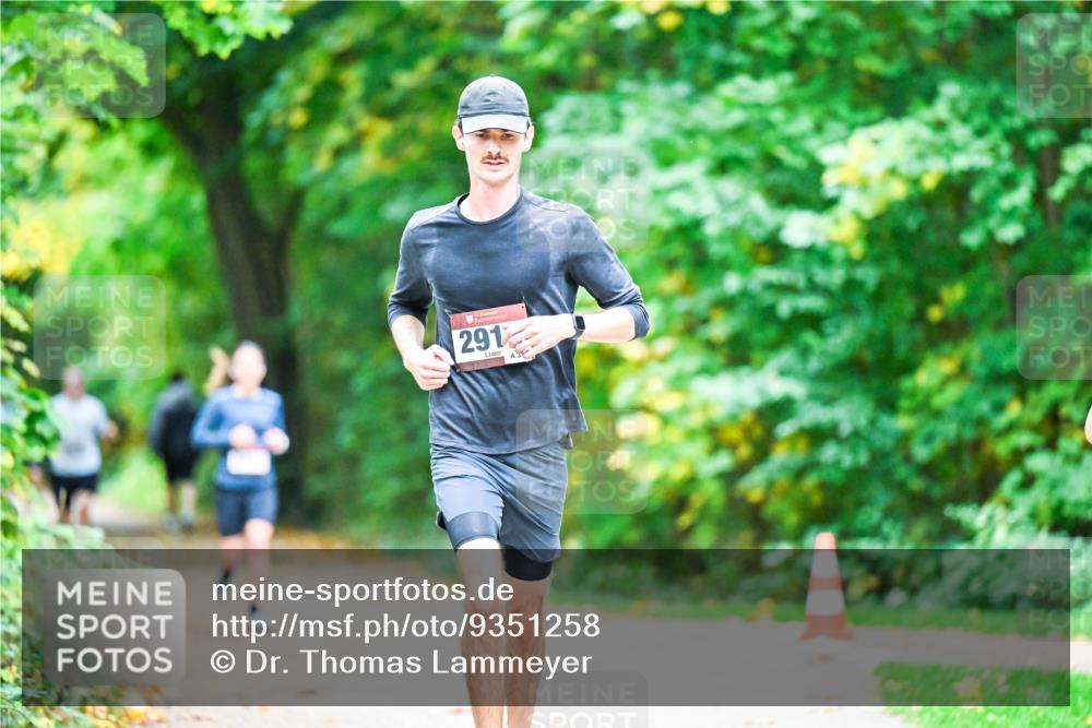 12.10.2025 - Bramfelder Halbmarathon 2025 Dr. Thomas Lammeyer http://msf.ph/oto/9351258 12.10.2025 10:38:24 Laufen 291 meine-sportfotos.de