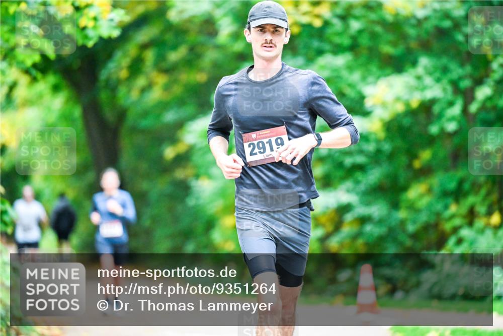 12.10.2025 - Bramfelder Halbmarathon 2025 Dr. Thomas Lammeyer http://msf.ph/oto/9351264 12.10.2025 10:38:25 Laufen 34, 2919 meine-sportfotos.de