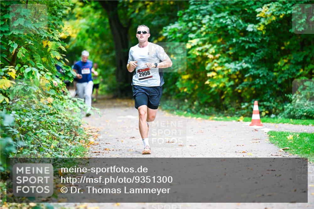 12.10.2025 - Bramfelder Halbmarathon 2025 Dr. Thomas Lammeyer http://msf.ph/oto/9351300 12.10.2025 10:38:33 Laufen 2908 meine-sportfotos.de