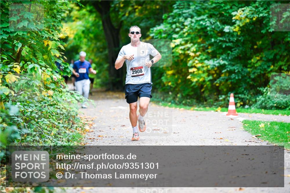 12.10.2025 - Bramfelder Halbmarathon 2025 Dr. Thomas Lammeyer http://msf.ph/oto/9351301 12.10.2025 10:38:34 Laufen 2908 meine-sportfotos.de