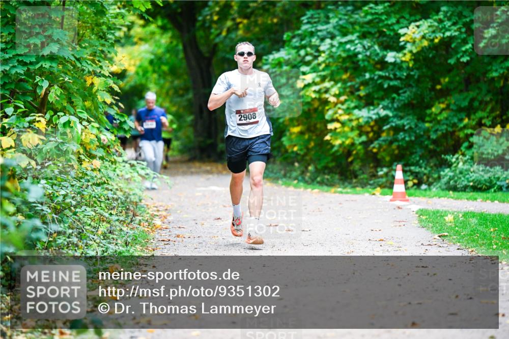 12.10.2025 - Bramfelder Halbmarathon 2025 Dr. Thomas Lammeyer http://msf.ph/oto/9351302 12.10.2025 10:38:34 Laufen 2908 meine-sportfotos.de