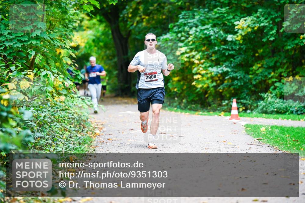 12.10.2025 - Bramfelder Halbmarathon 2025 Dr. Thomas Lammeyer http://msf.ph/oto/9351303 12.10.2025 10:38:34 Laufen 2908 meine-sportfotos.de