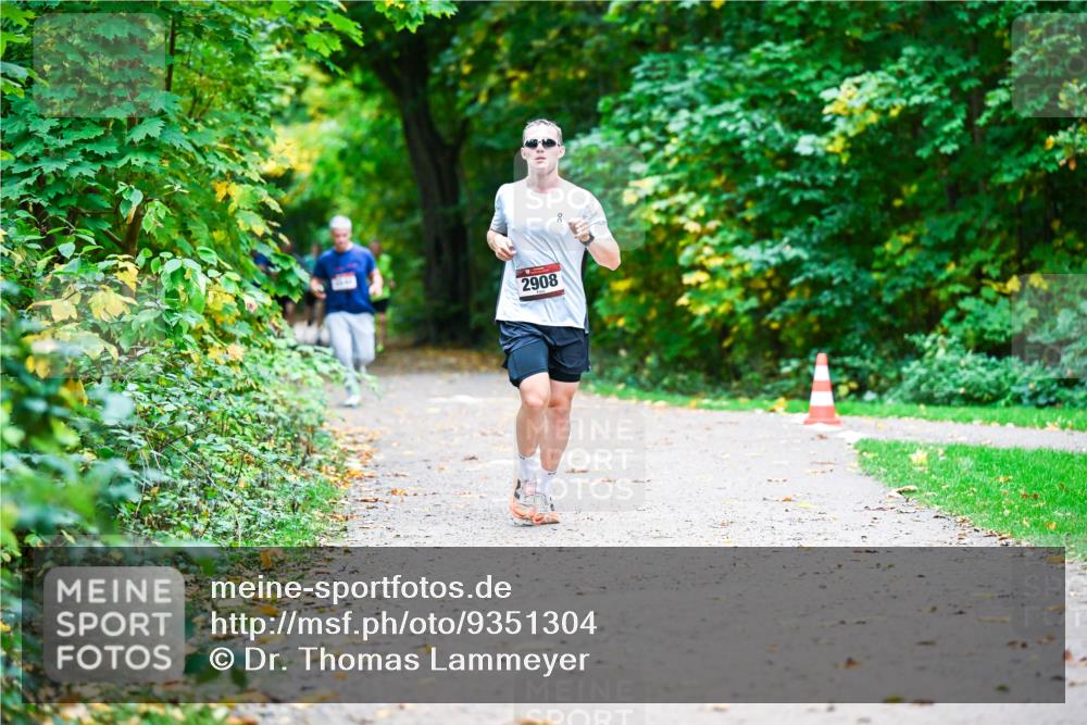 12.10.2025 - Bramfelder Halbmarathon 2025 Dr. Thomas Lammeyer http://msf.ph/oto/9351304 12.10.2025 10:38:34 Laufen 2908 meine-sportfotos.de