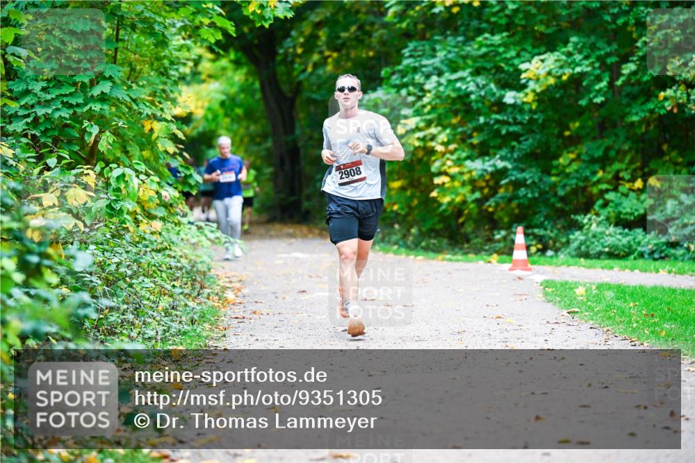 12.10.2025 - Bramfelder Halbmarathon 2025 Dr. Thomas Lammeyer http://msf.ph/oto/9351305 12.10.2025 10:38:34 Laufen 2908 meine-sportfotos.de