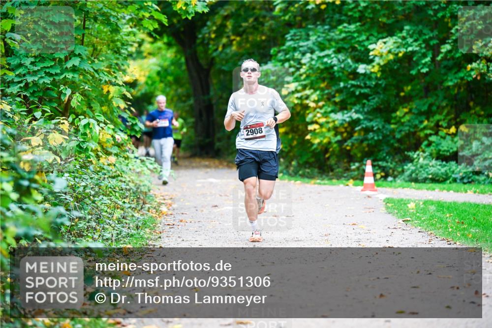 12.10.2025 - Bramfelder Halbmarathon 2025 Dr. Thomas Lammeyer http://msf.ph/oto/9351306 12.10.2025 10:38:34 Laufen 2908 meine-sportfotos.de