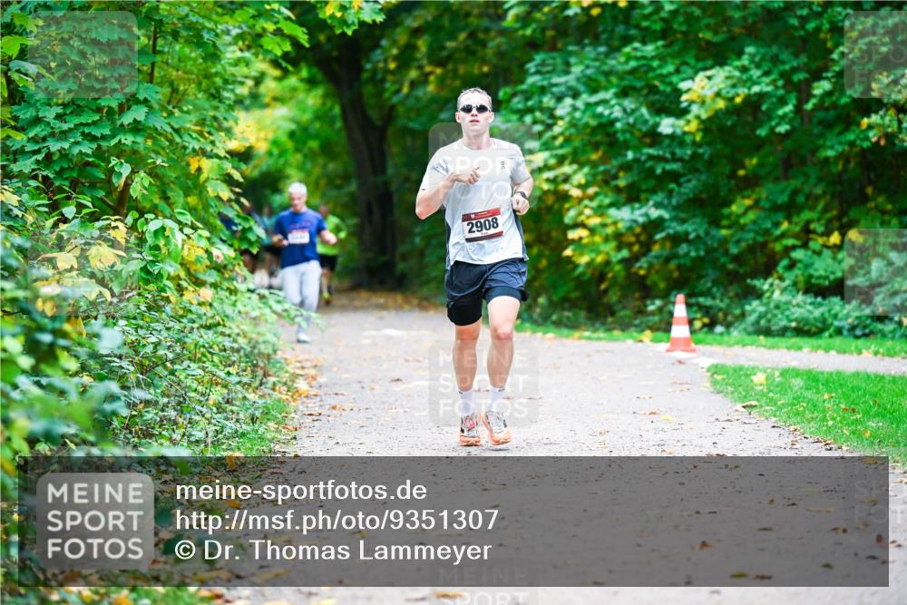 12.10.2025 - Bramfelder Halbmarathon 2025 Dr. Thomas Lammeyer http://msf.ph/oto/9351307 12.10.2025 10:38:34 Laufen 2908 meine-sportfotos.de