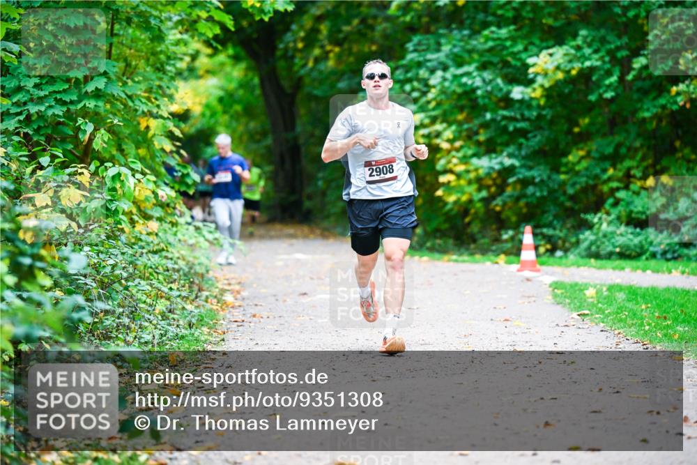12.10.2025 - Bramfelder Halbmarathon 2025 Dr. Thomas Lammeyer http://msf.ph/oto/9351308 12.10.2025 10:38:35 Laufen 2908 meine-sportfotos.de