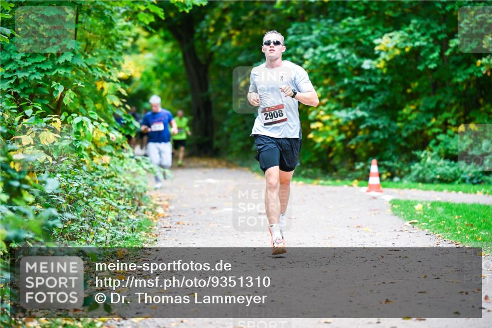 12.10.2025 - Bramfelder Halbmarathon 2025 Dr. Thomas Lammeyer http://msf.ph/oto/9351310 12.10.2025 10:38:35 Laufen 2908 meine-sportfotos.de