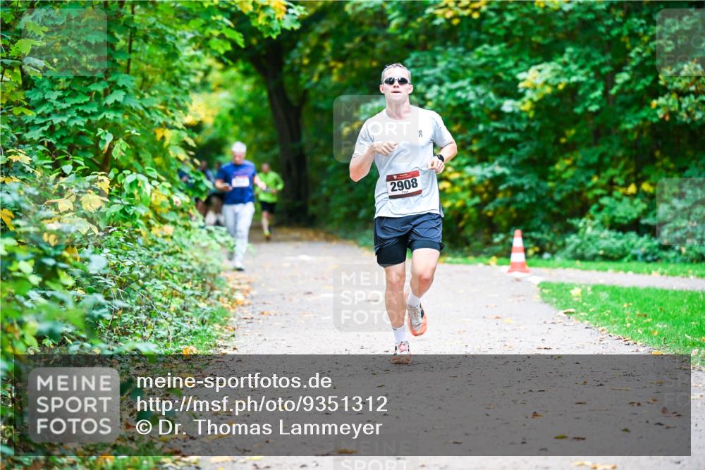 12.10.2025 - Bramfelder Halbmarathon 2025 Dr. Thomas Lammeyer http://msf.ph/oto/9351312 12.10.2025 10:38:35 Laufen 2908 meine-sportfotos.de