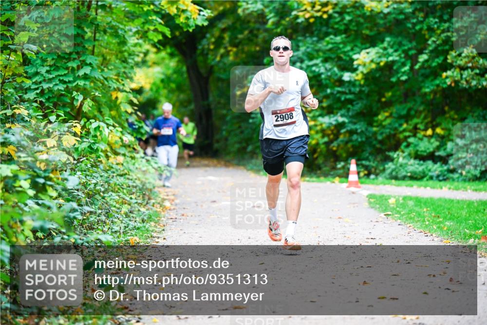 12.10.2025 - Bramfelder Halbmarathon 2025 Dr. Thomas Lammeyer http://msf.ph/oto/9351313 12.10.2025 10:38:35 Laufen 2908 meine-sportfotos.de