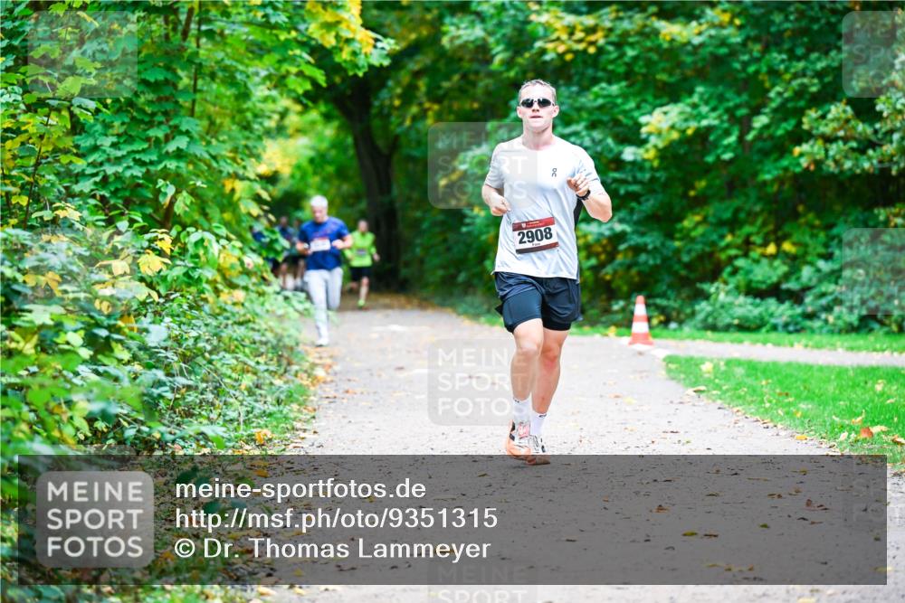 12.10.2025 - Bramfelder Halbmarathon 2025 Dr. Thomas Lammeyer http://msf.ph/oto/9351315 12.10.2025 10:38:35 Laufen 2908 meine-sportfotos.de