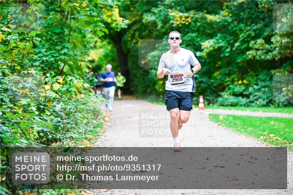 12.10.2025 - Bramfelder Halbmarathon 2025 Dr. Thomas Lammeyer http://msf.ph/oto/9351317 12.10.2025 10:38:36 Laufen 2908 meine-sportfotos.de